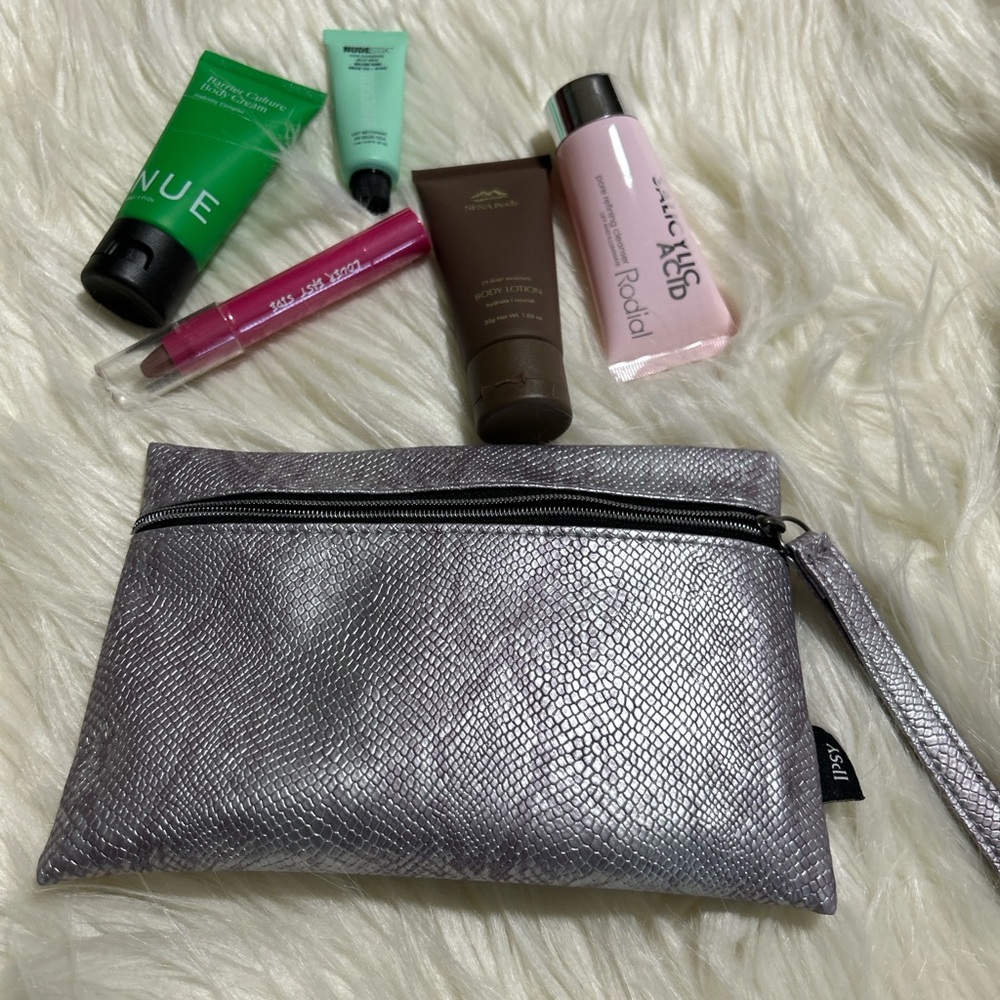 Ipsy Silver Textured Women's Clutch